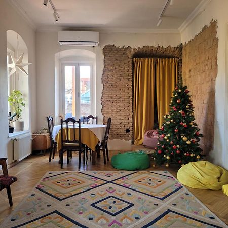 Friends Hostel Тбілісі Екстер'єр фото