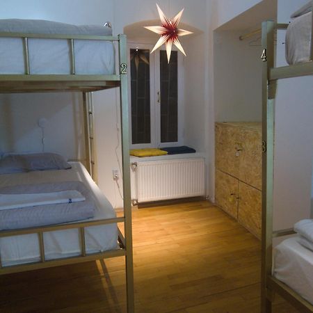 Friends Hostel Тбілісі Екстер'єр фото
