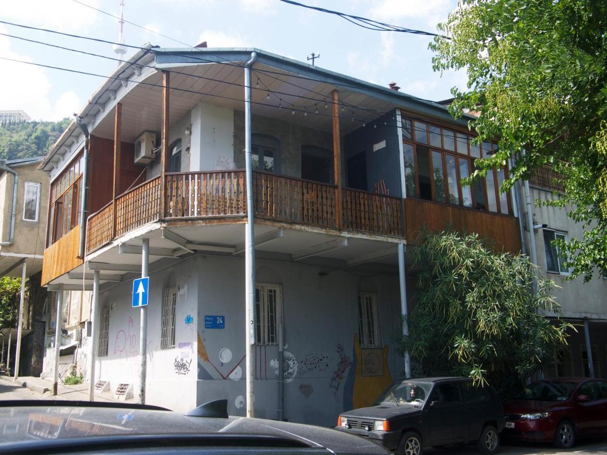 Friends Hostel Тбілісі Екстер'єр фото
