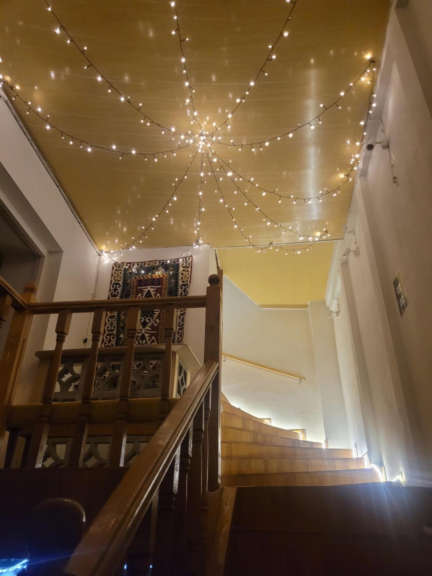 Friends Hostel Тбілісі Екстер'єр фото
