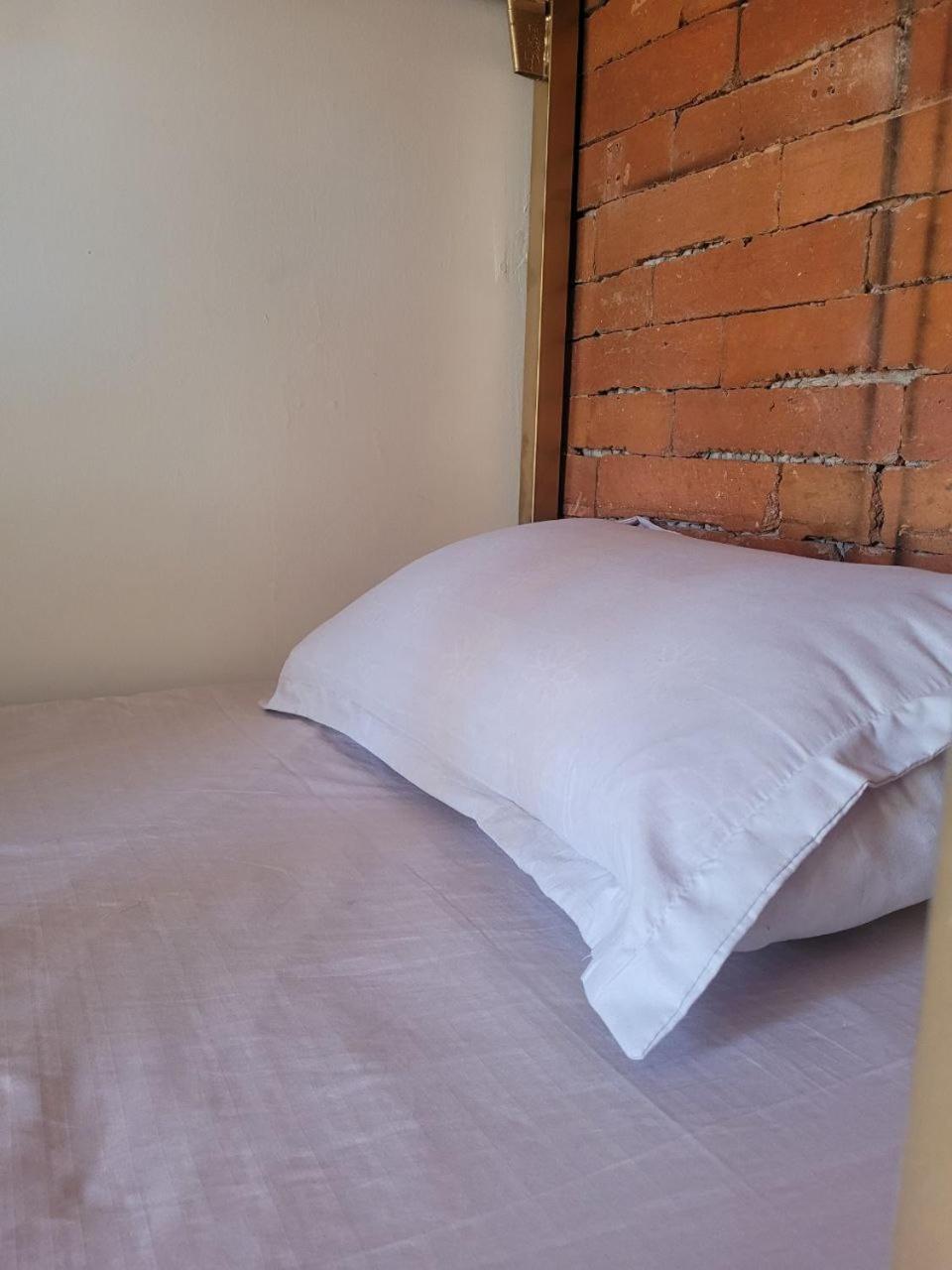 Friends Hostel Тбілісі Екстер'єр фото