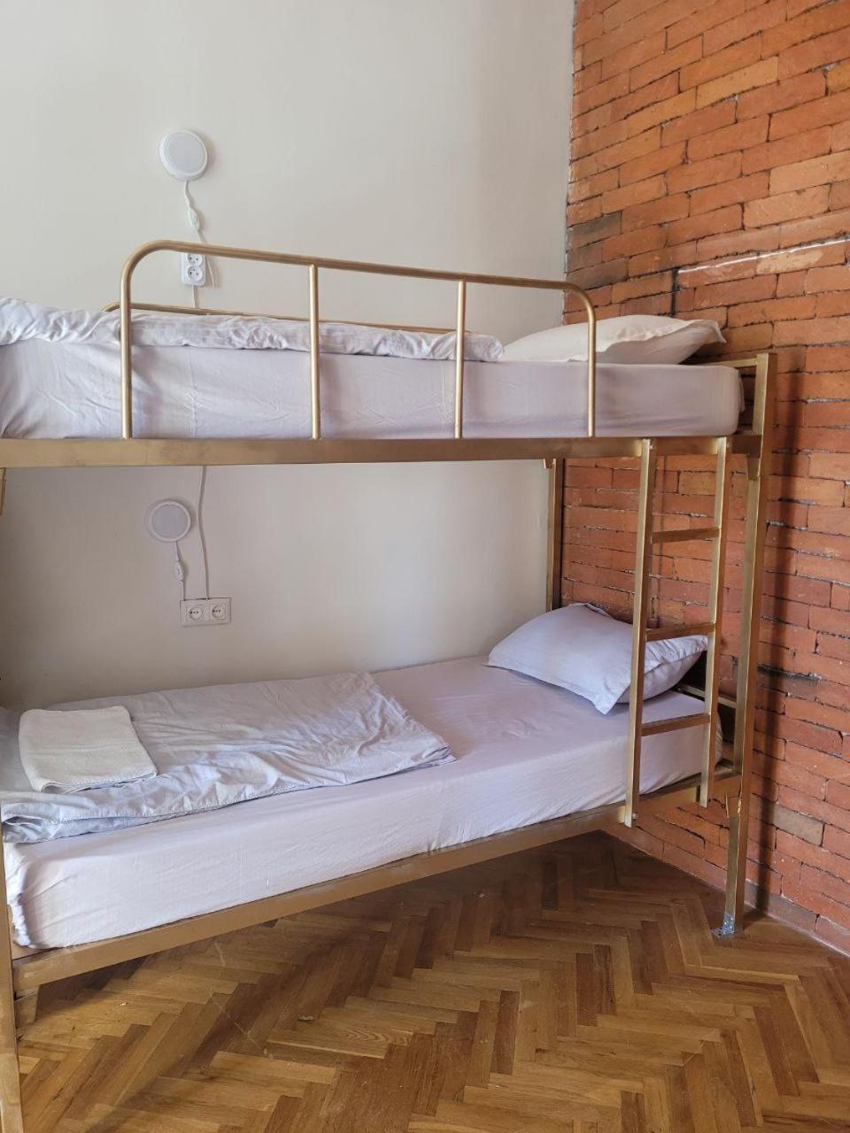 Friends Hostel Тбілісі Екстер'єр фото