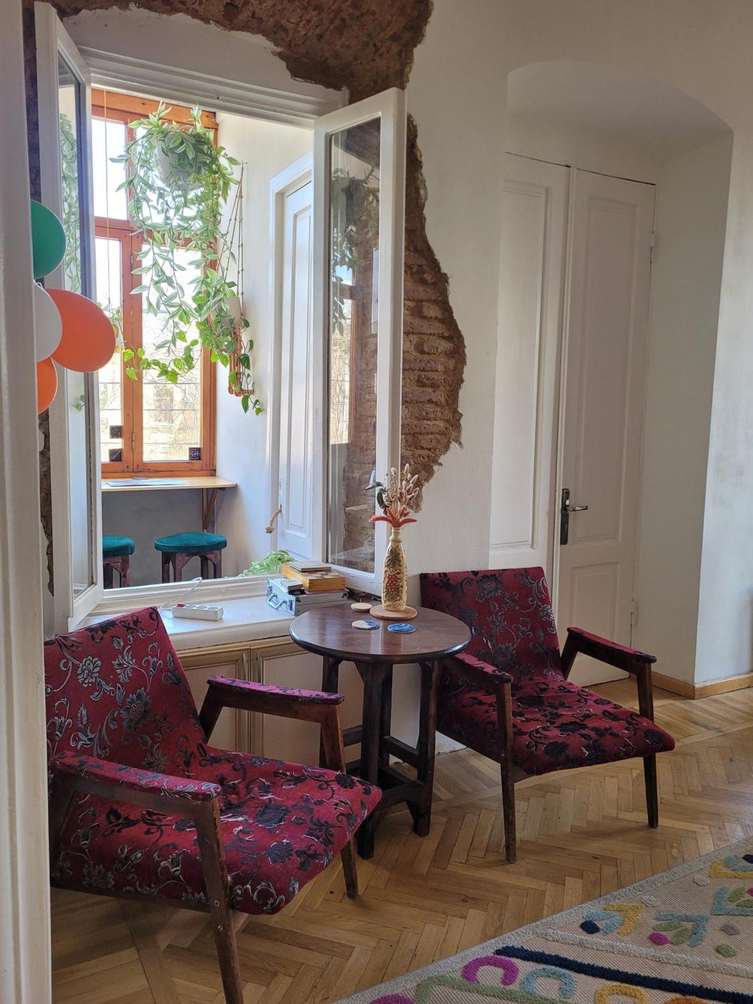 Friends Hostel Тбілісі Екстер'єр фото