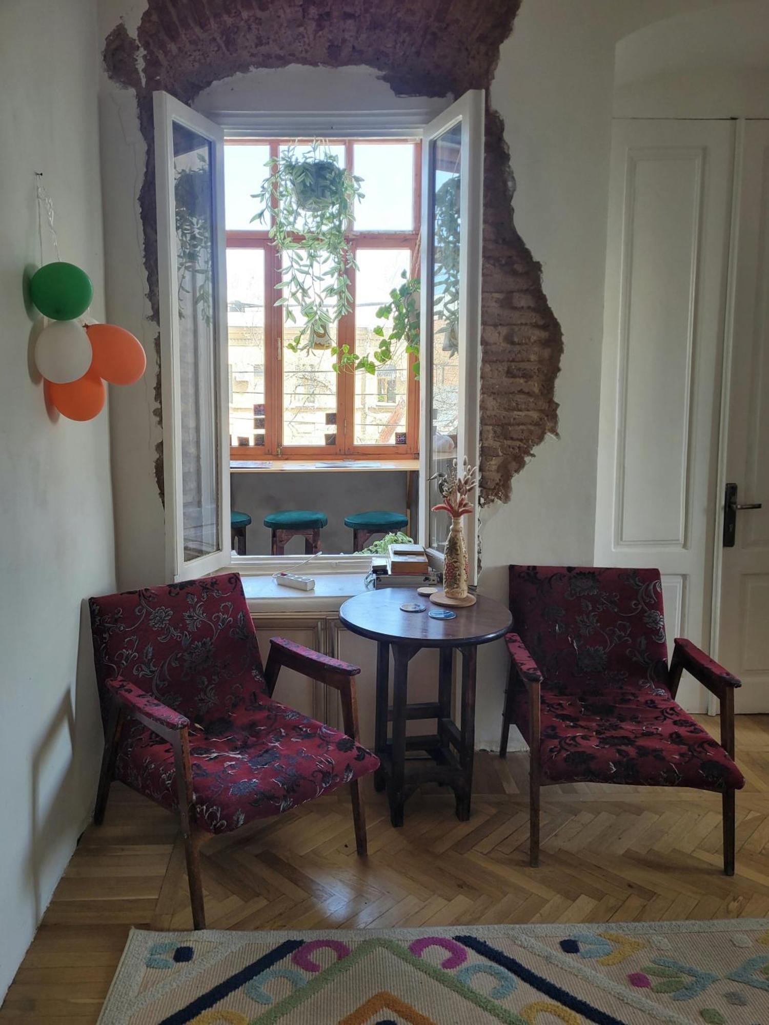Friends Hostel Тбілісі Екстер'єр фото