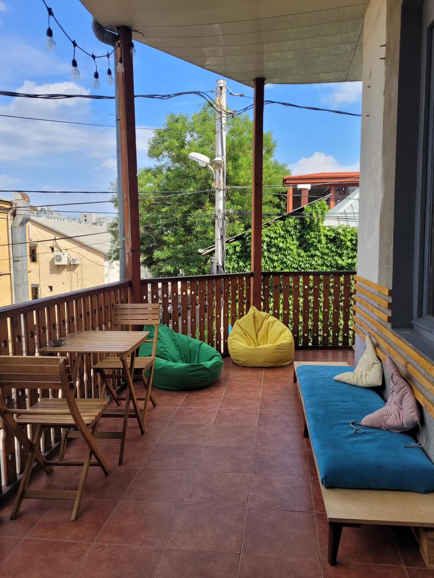 Friends Hostel Тбілісі Екстер'єр фото