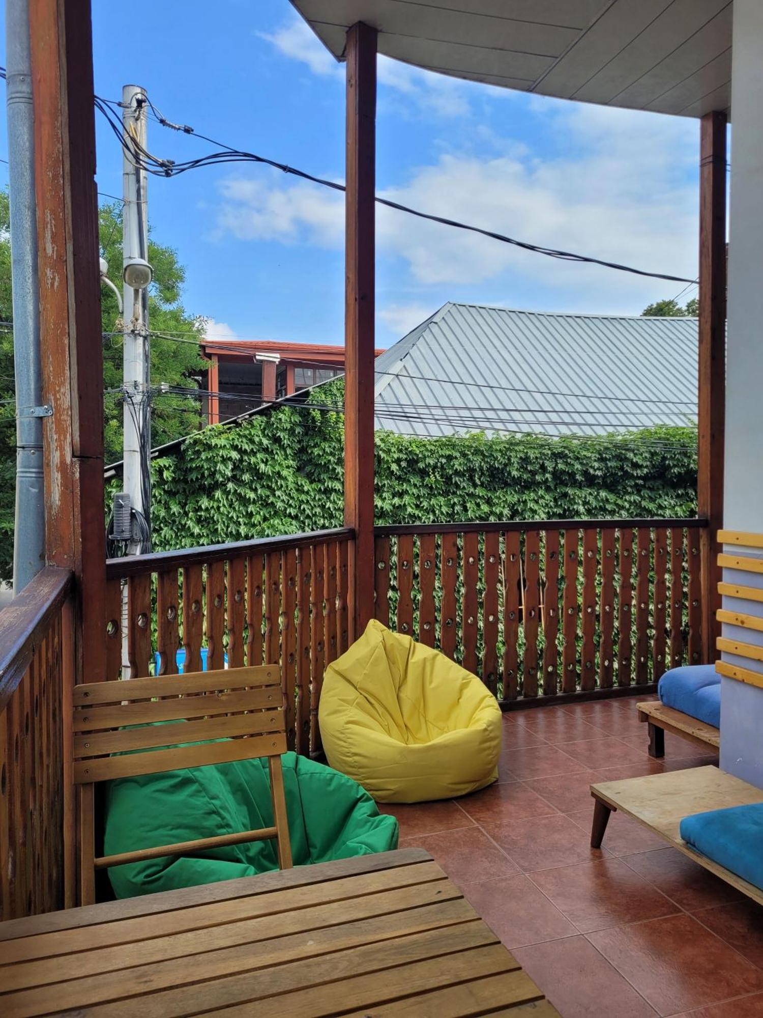 Friends Hostel Тбілісі Екстер'єр фото
