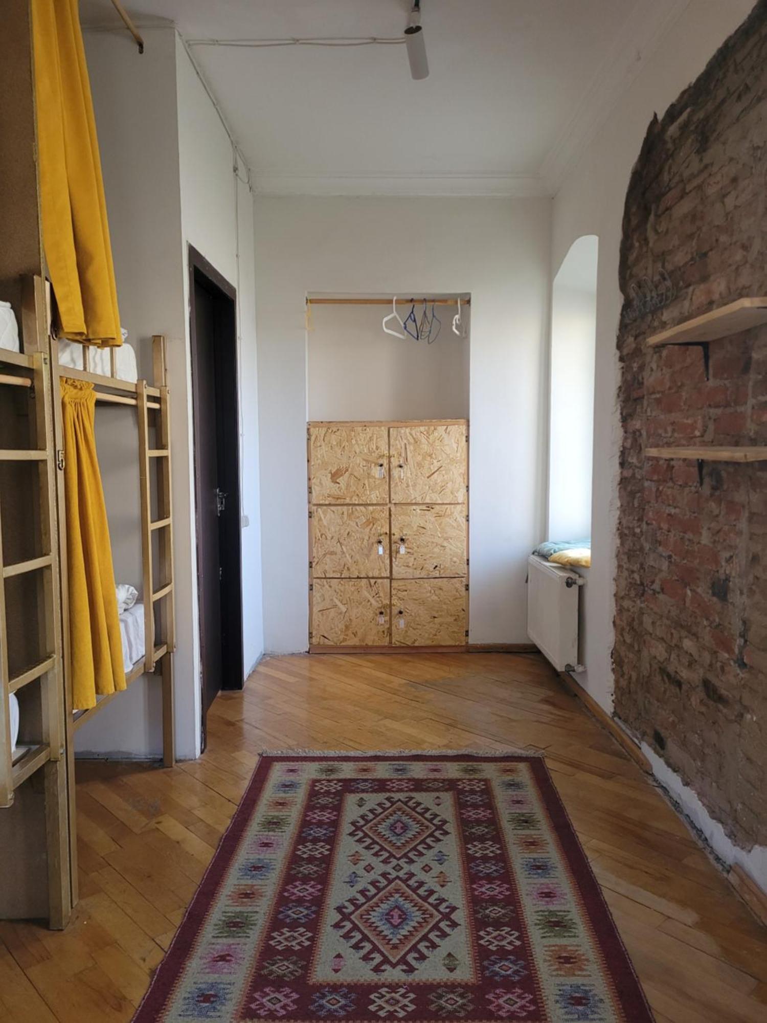 Friends Hostel Тбілісі Екстер'єр фото