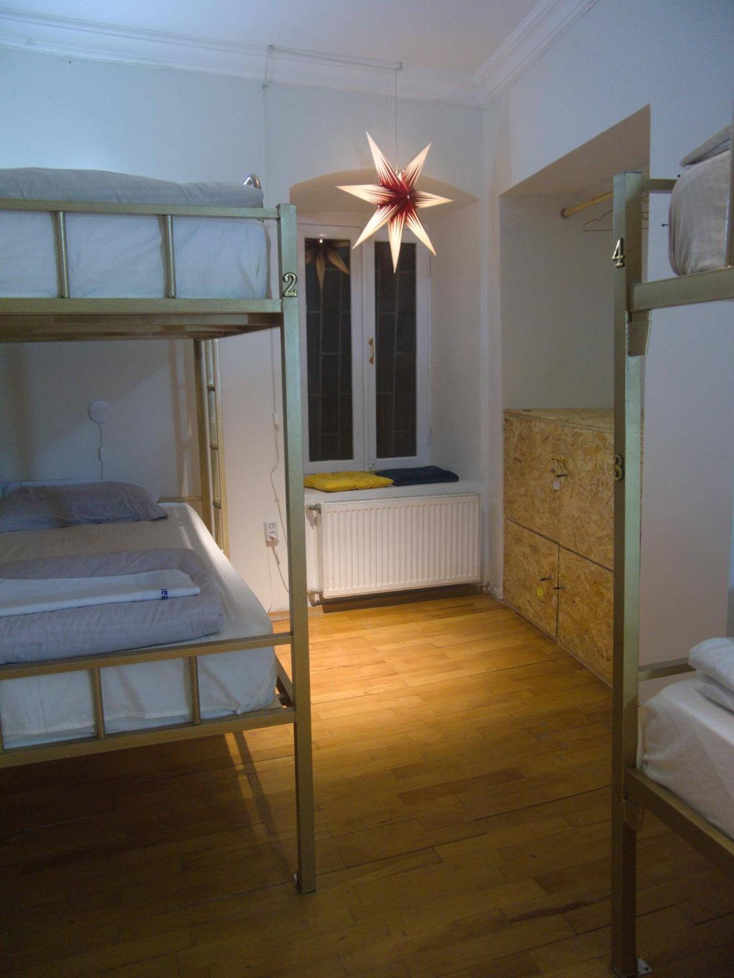 Friends Hostel Тбілісі Екстер'єр фото